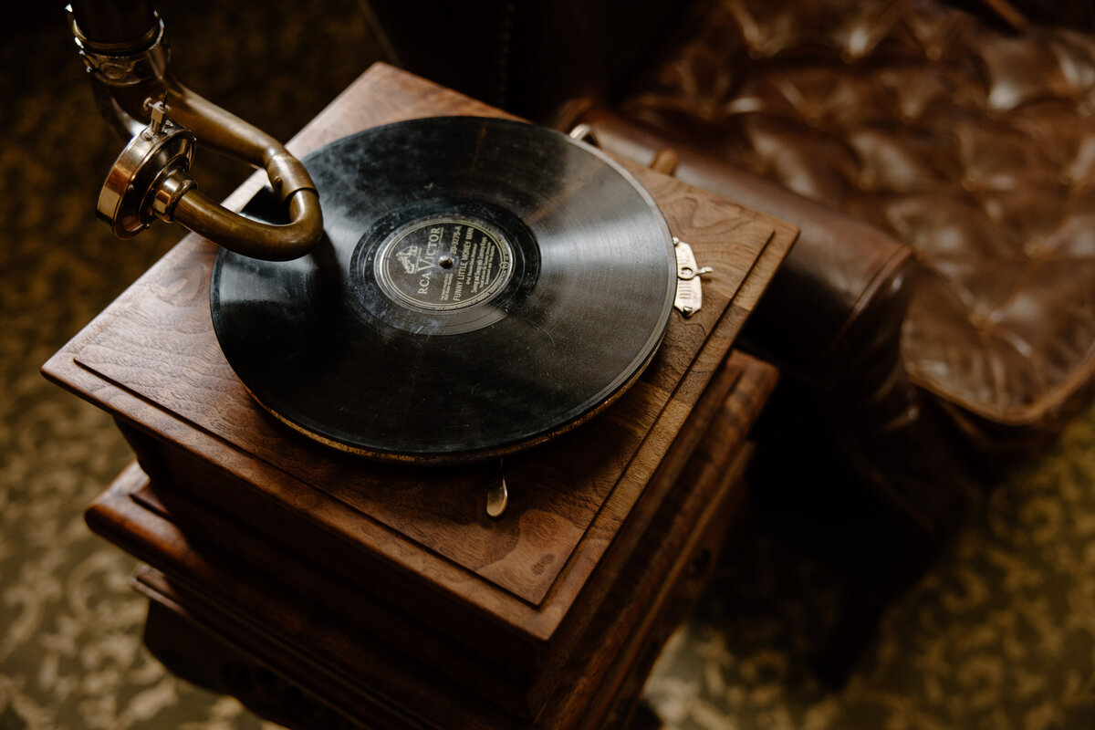 7 Functional and Custom Victrola Gramophone by 3 Sheets Designs Woodworking