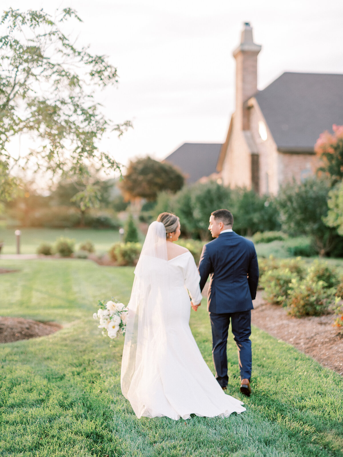 Leslie&Ricardo_EarlyMountainVineyardWedding_SneakPeek-102