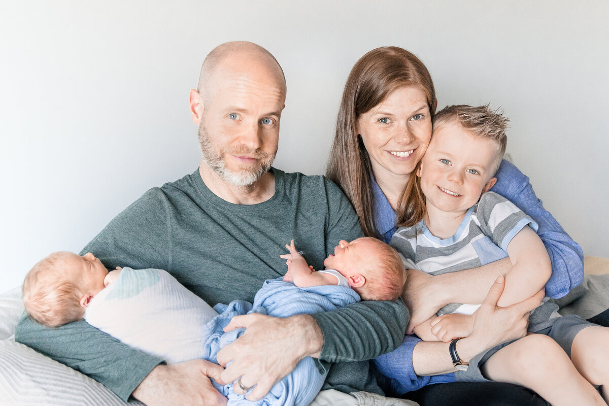 portrait-family-with-newborn-DSC05175