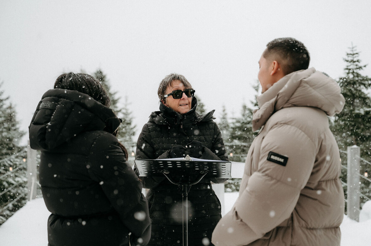 S-R_Winter-Elopement-Quebec-35