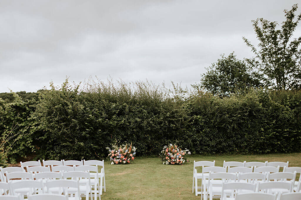 Issy-and-Bella-Floral-Design-Wedding-Florist-Herefordshire-Broadfield-Court-j&N13