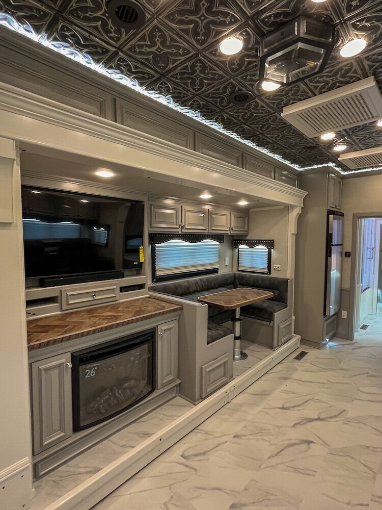 luxury-living-quarter-horse-trailers-trail-boss-conversions-living-areas-33
