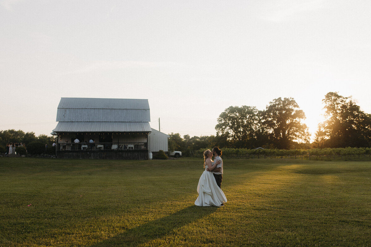 IzzosWhiteBarnWinery-100