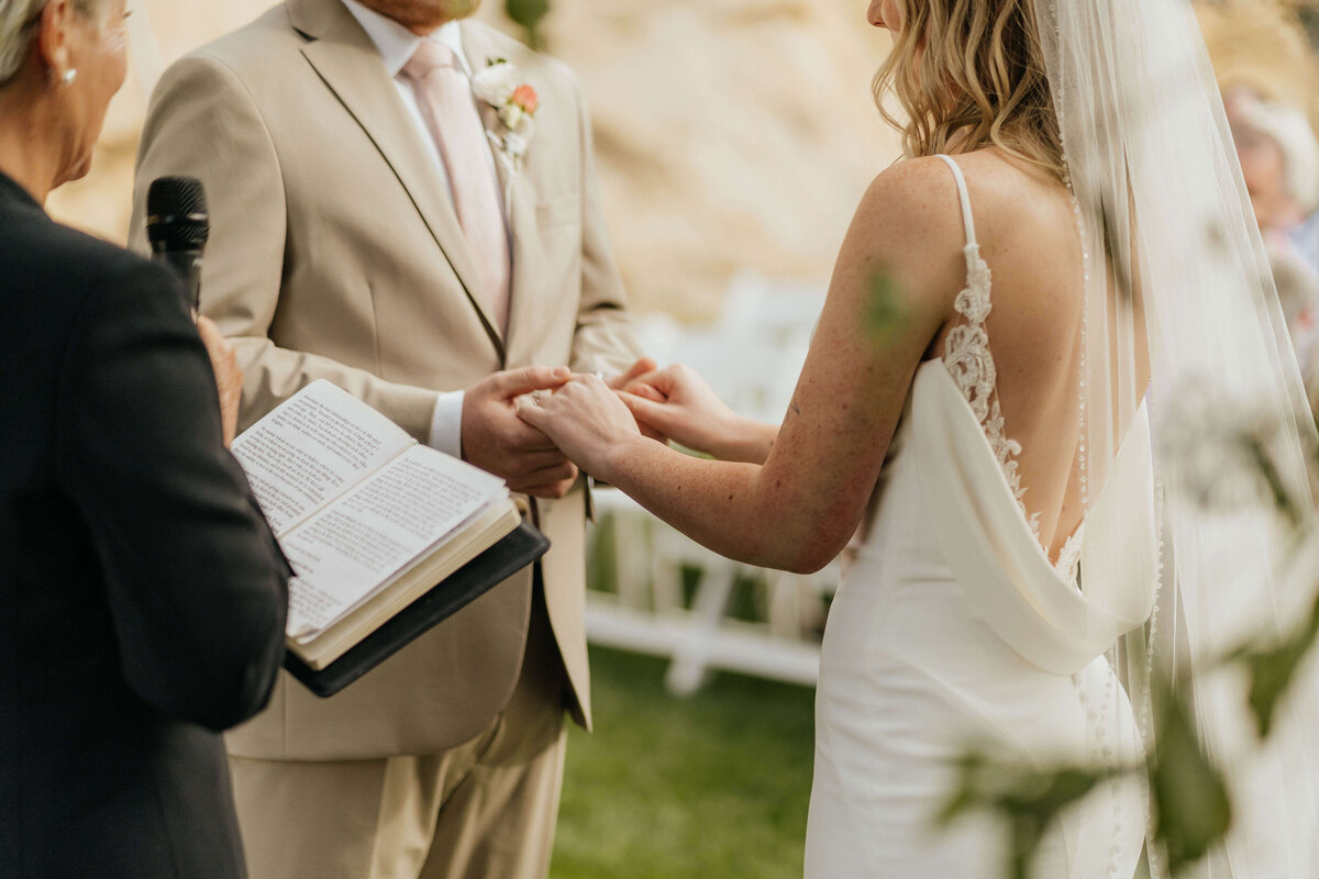wedding-vow-exchange-officiant-book-utah-jmay-photo