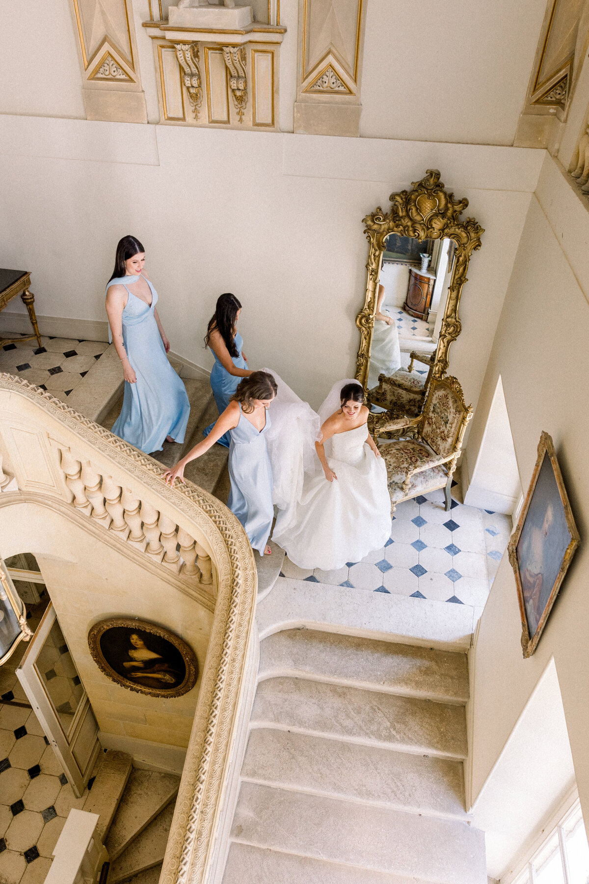 Chateau La Durantie Staircase Bride Bridesmaids
