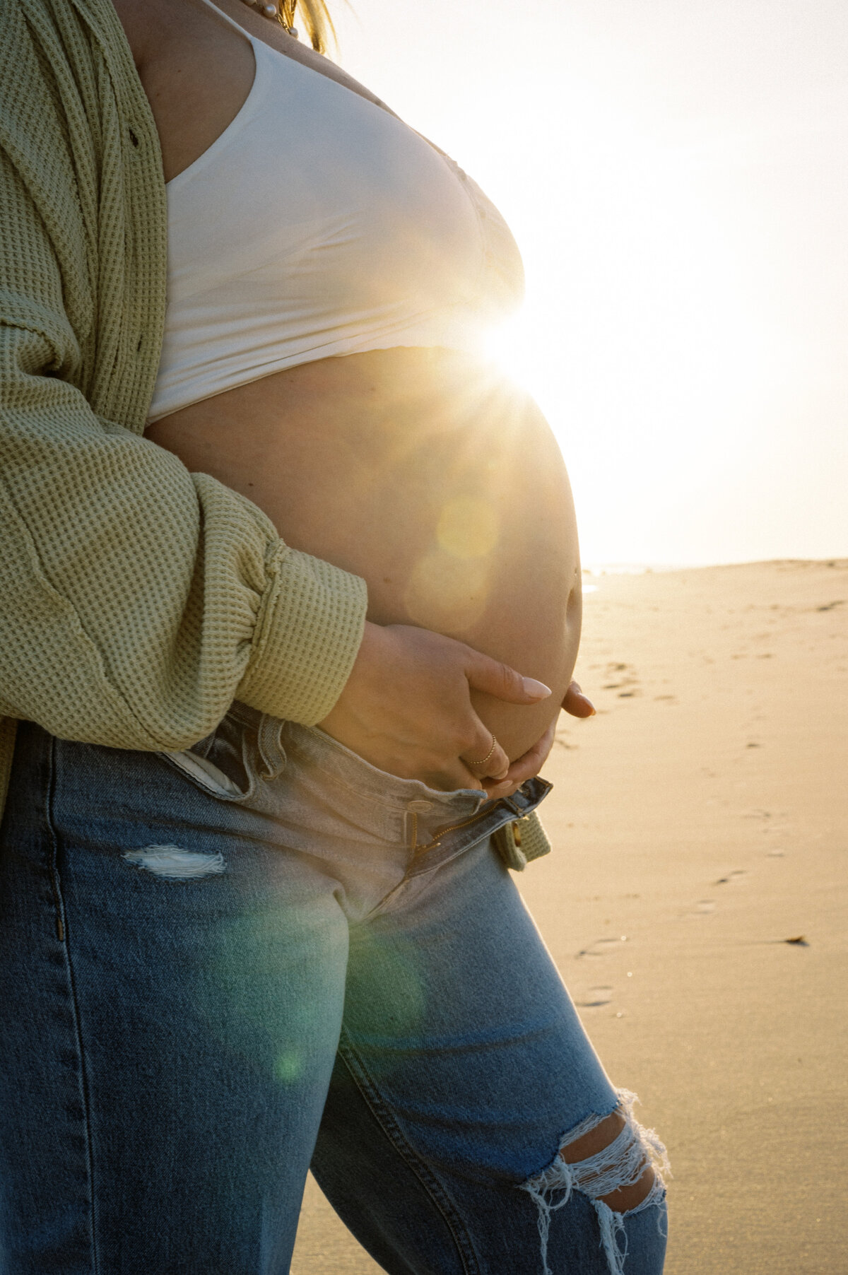 CapeMayLighthouse_BeachMaternitySession_TaylorNicollePhoto-35