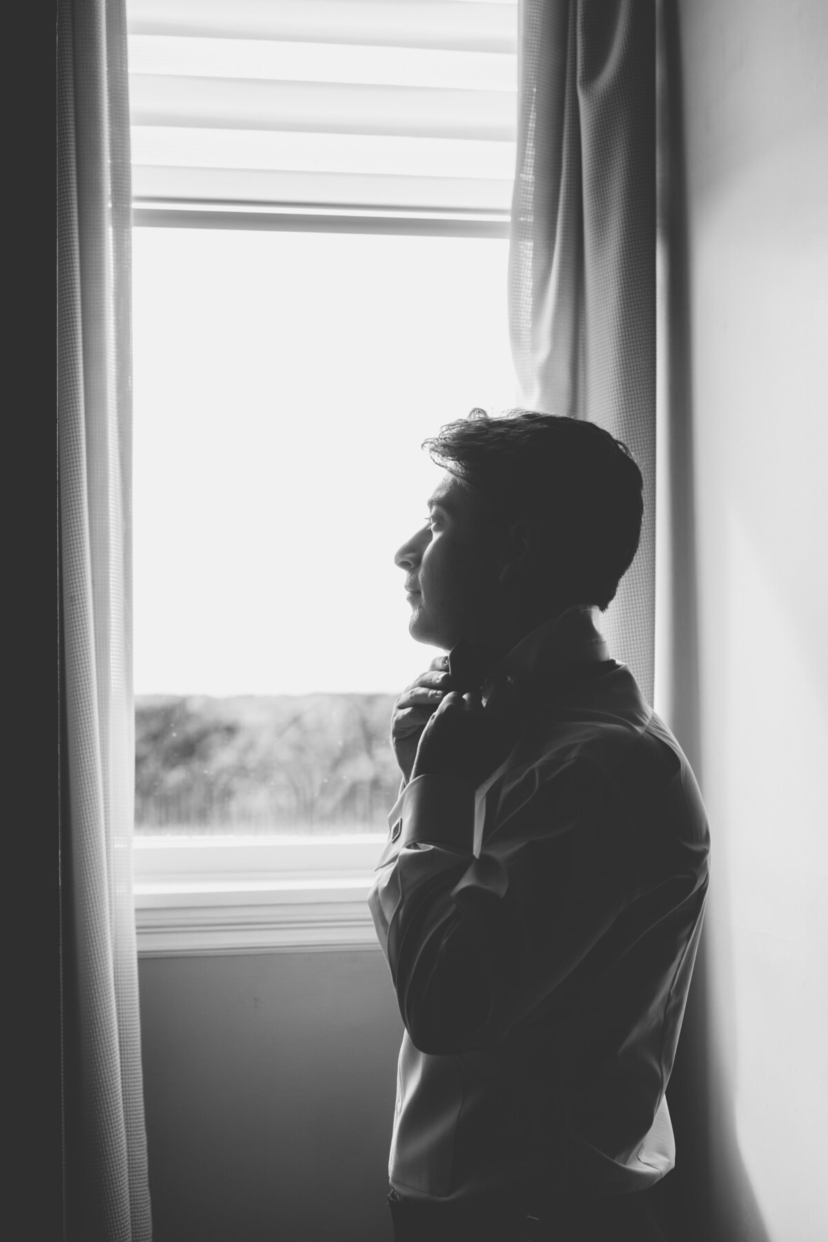 groom getting ready for the big day at Oheka Castle