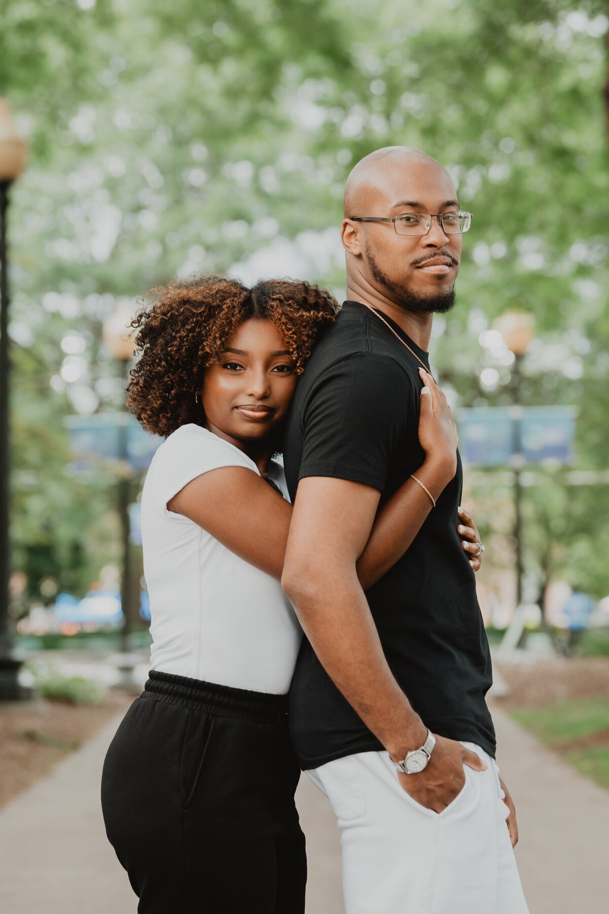 outside-engagement-park-cuddle-detroit