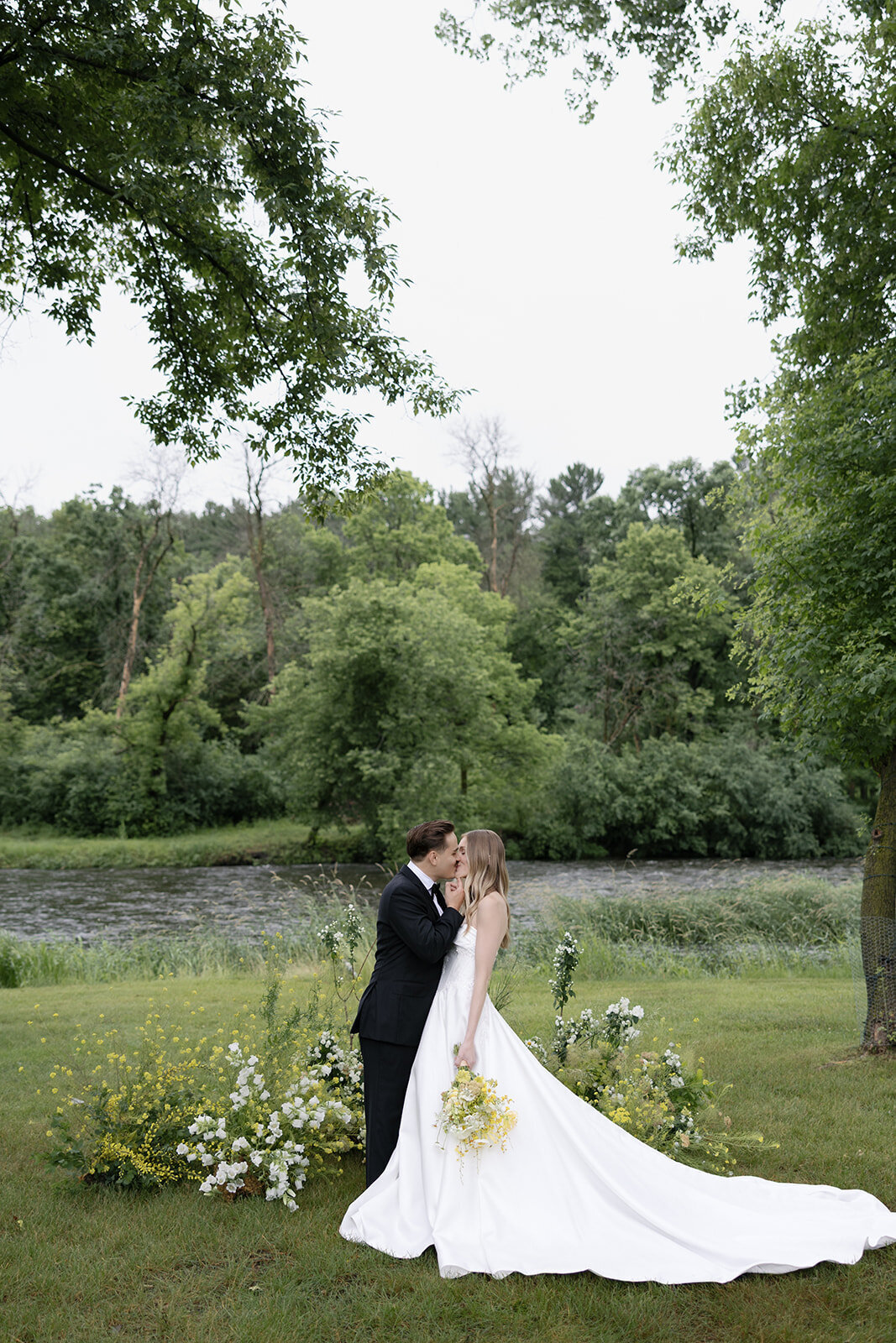 loui_photography_serce_events_la_pointe_play_boquet_summer_wedding-3