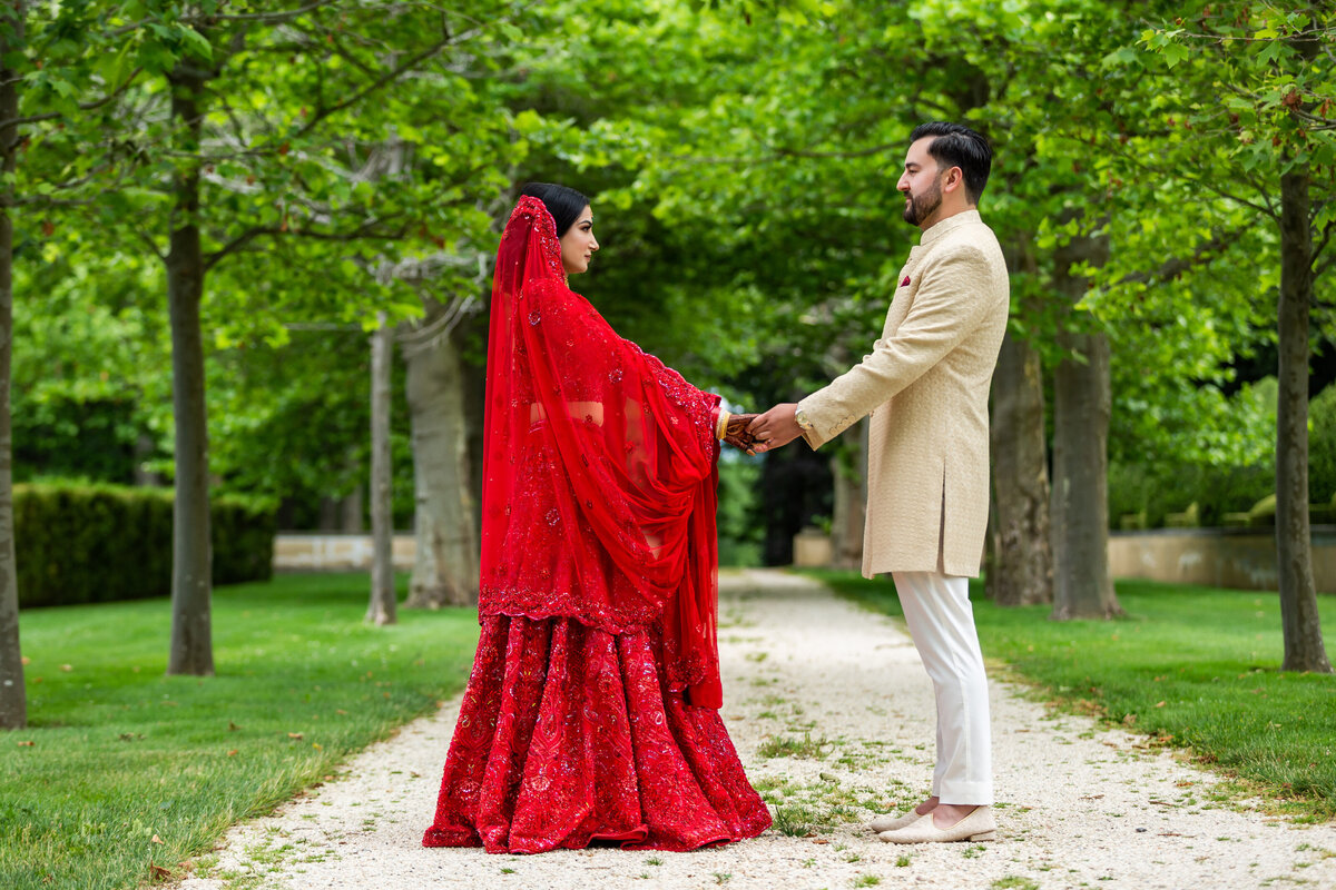 emma-cleary-new-york-nyc-wedding-photographer-videographer-venue-oheka-castle-isha-adam-24