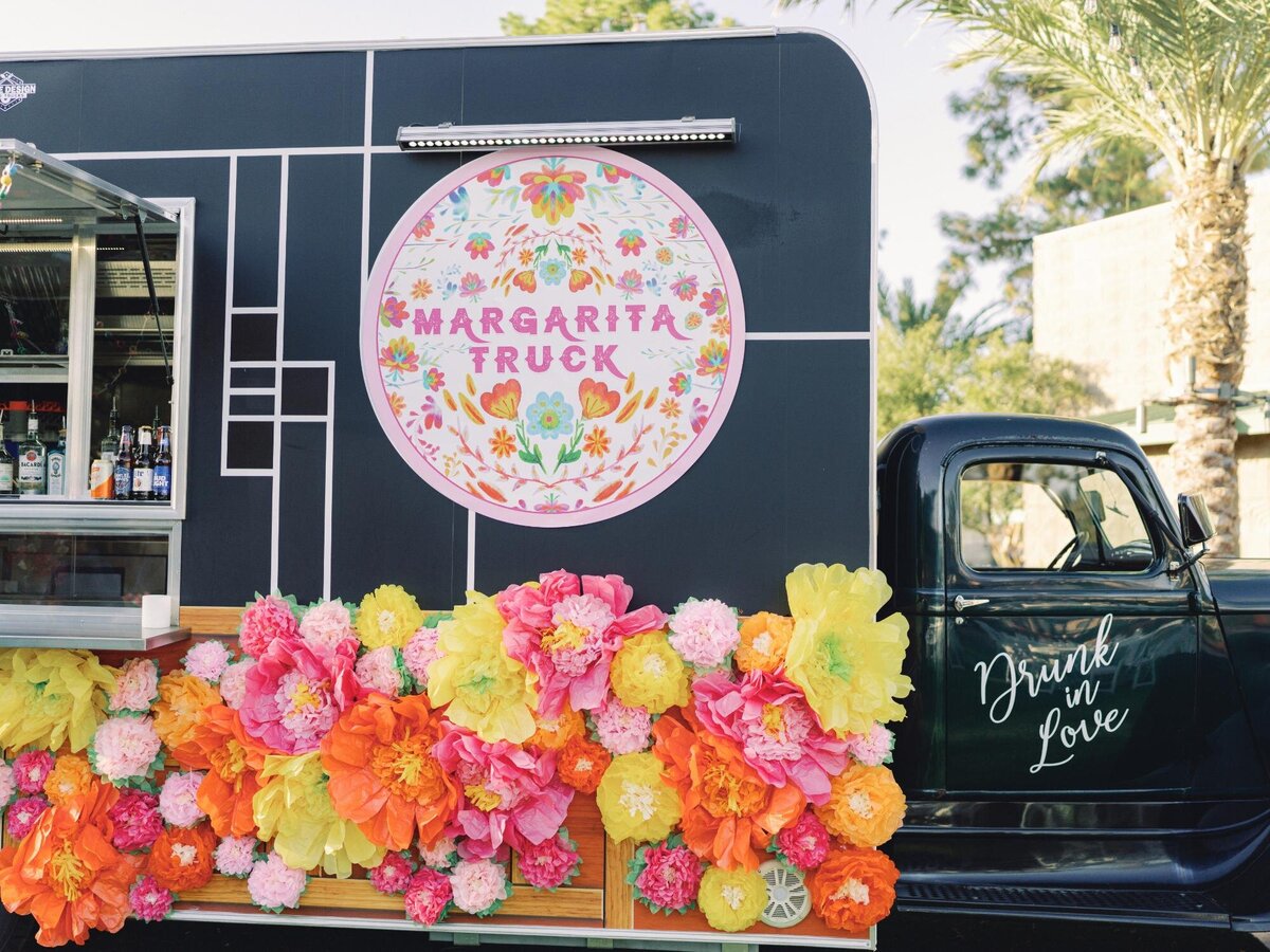 fiesta-wedding-decor-signage