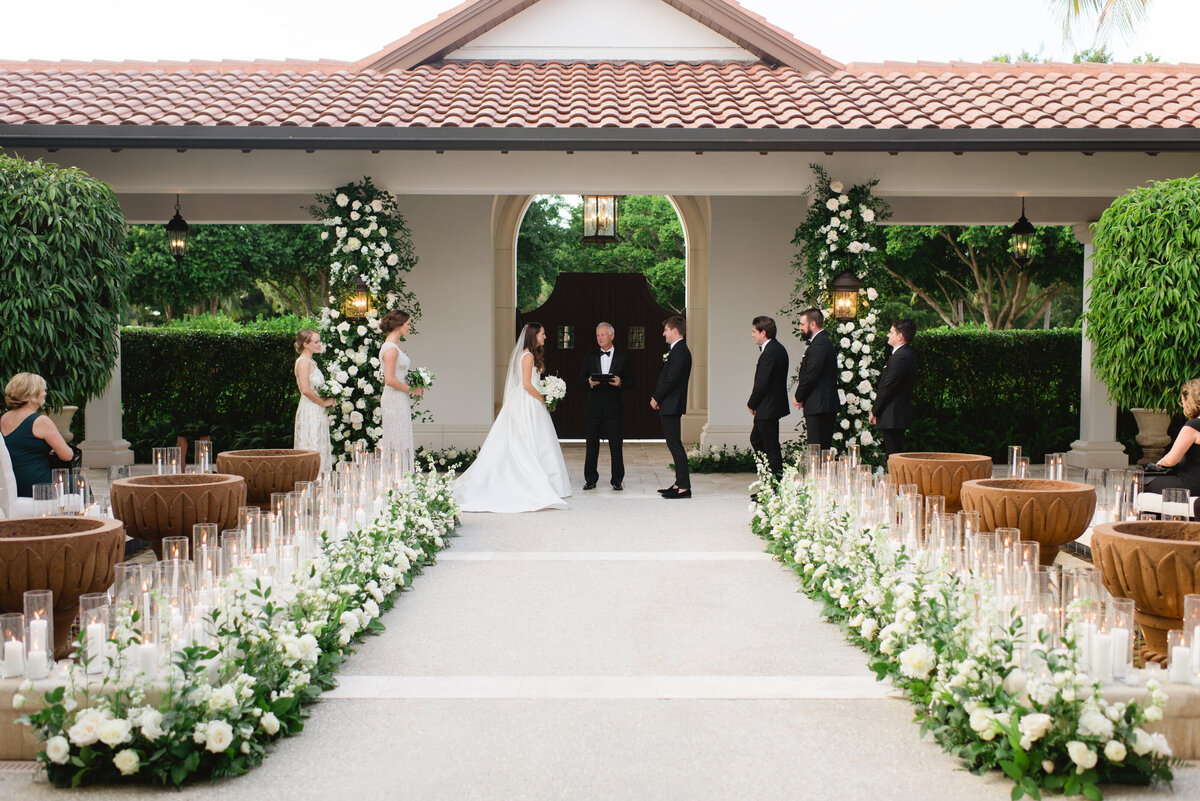 Niki Marie Photography Classic Timeless Wedding Photographer Detroit Michigan Chicago Illinois New York New Destination Travel Fine Art High End Luxury Wedding Engagement Elopement Photo Black White Elegant Traveling Travel City1