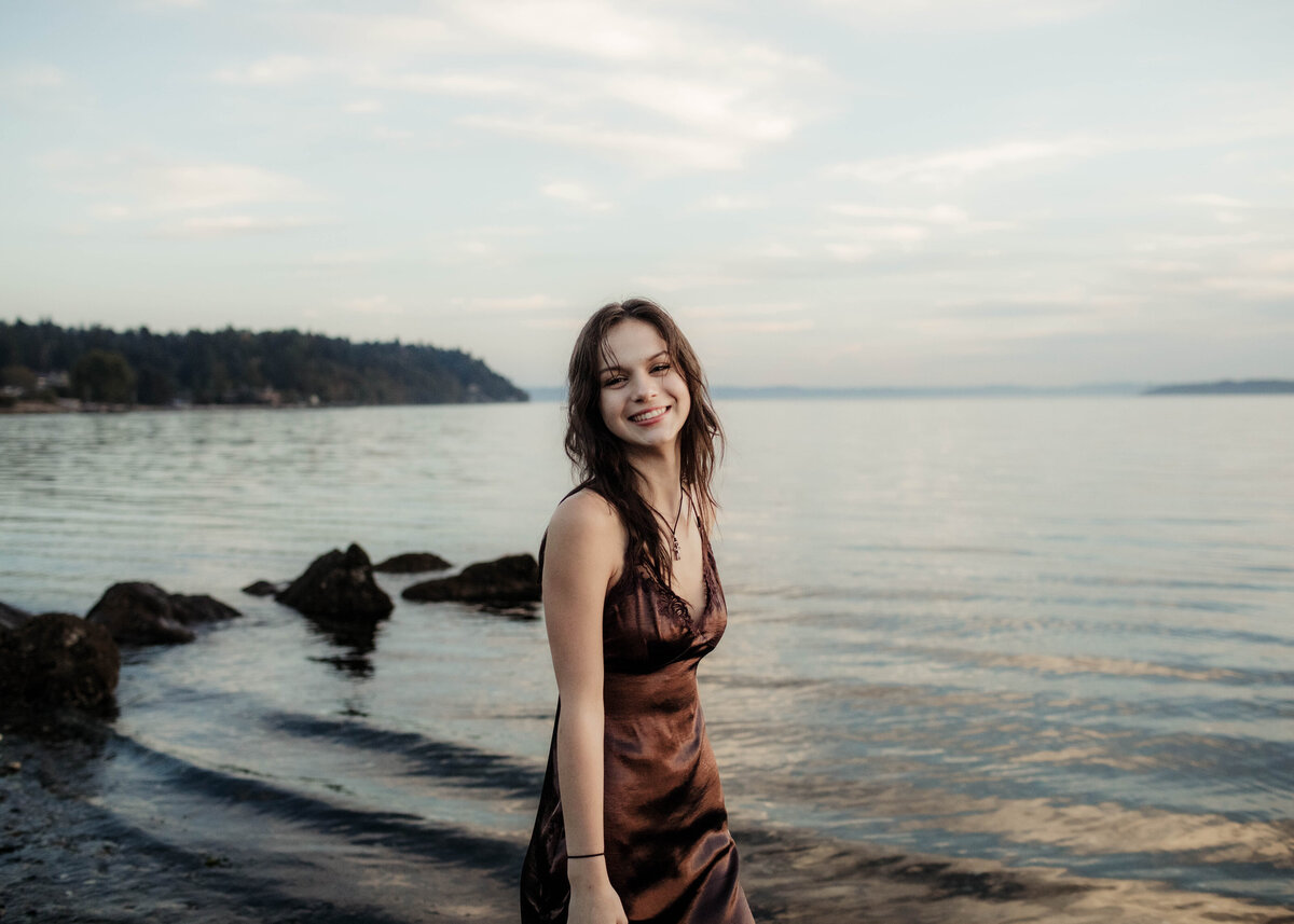 senior-portrait-girl-browndress-beach