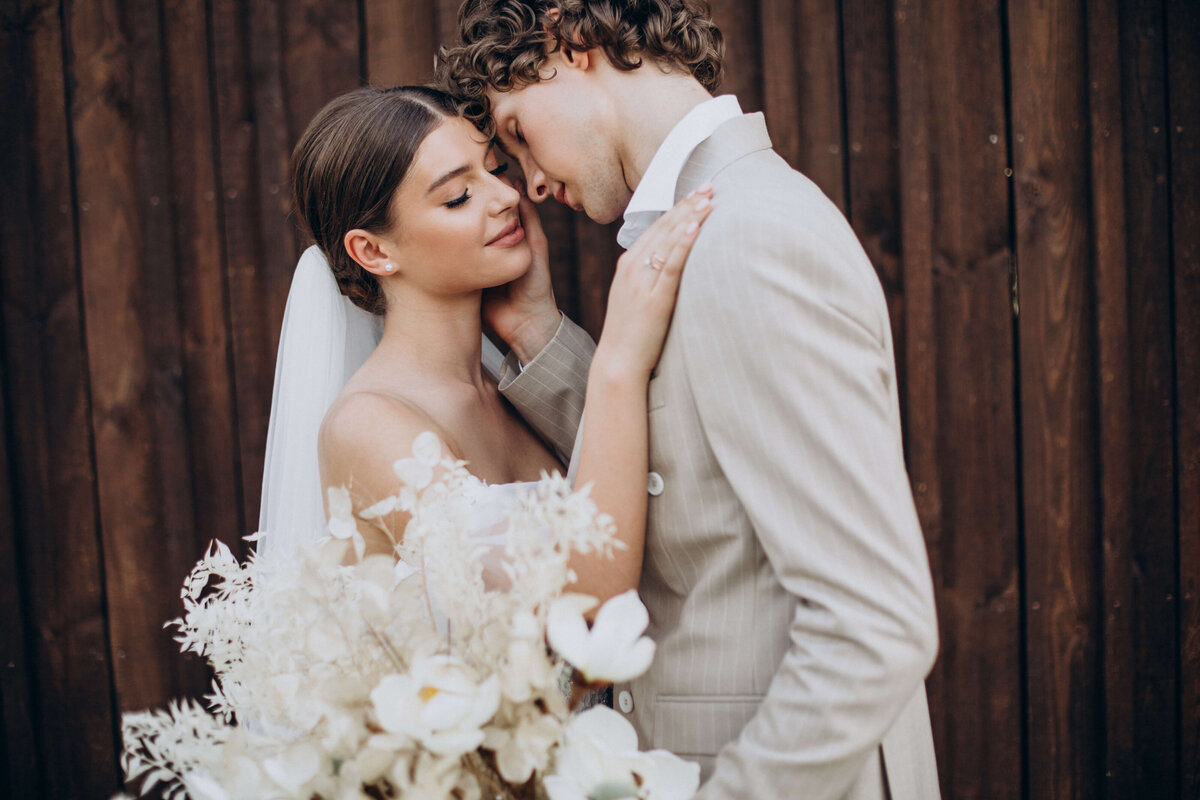 young-wedding-couple-their-wedding (11)