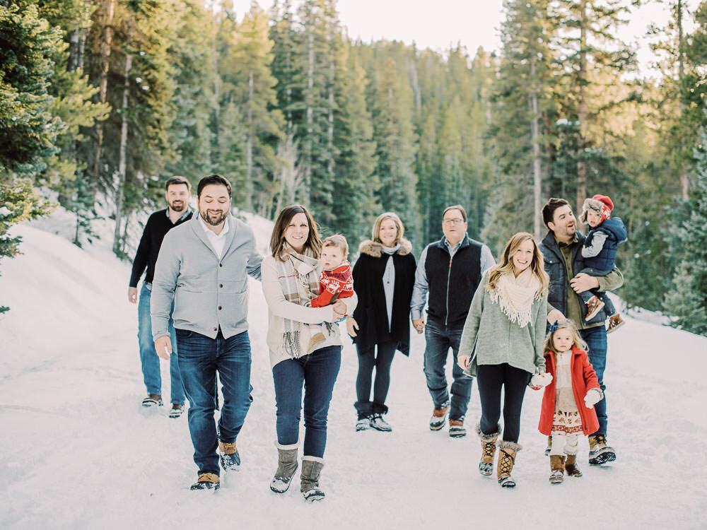 Colorado-Family-Photography-Vail-Mountaintop-Winter-Snowy-Christmas-Photoshoot8