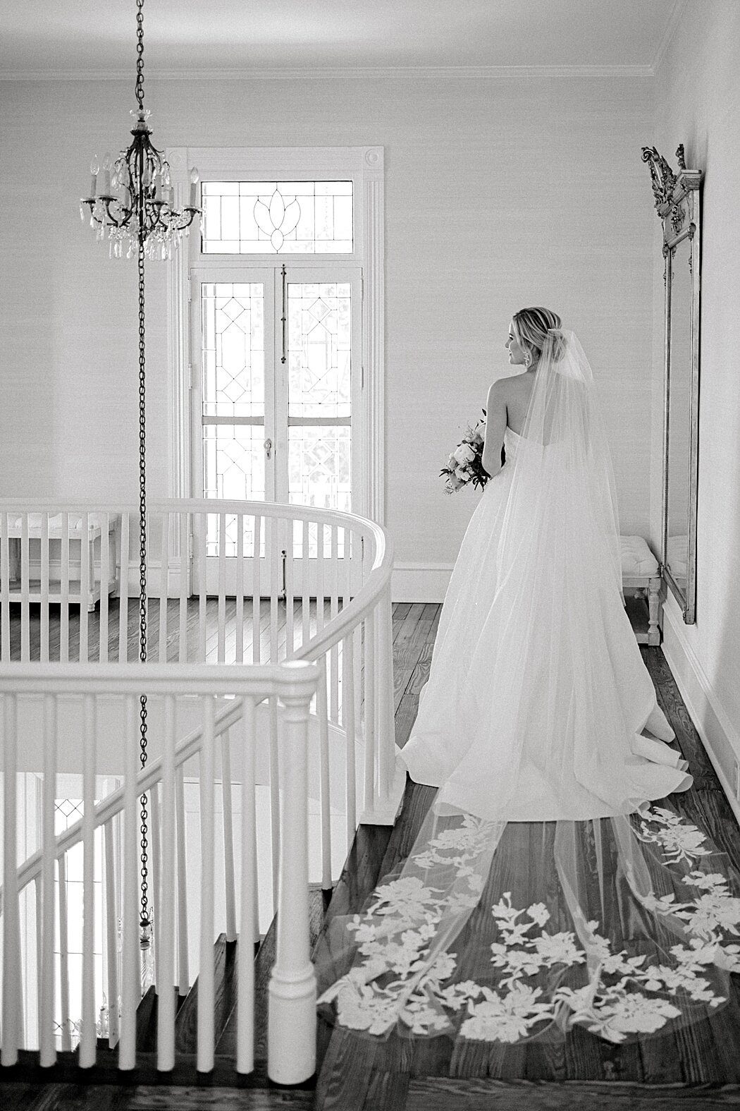 Woodbine Mansion wedding bridal photos by Allison Jeffers Photography in Round Rock Texas_0024