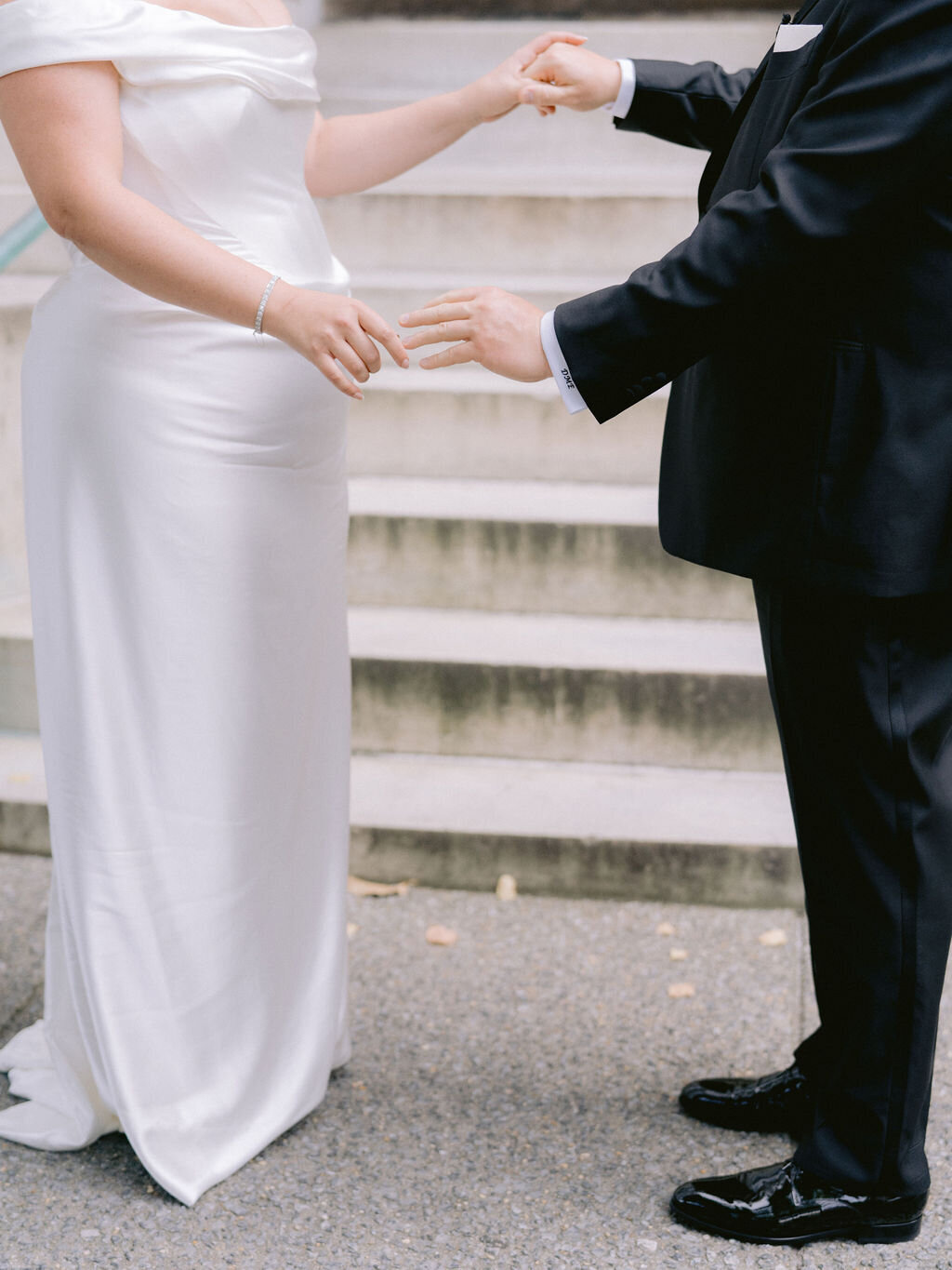 NikkiSanterre_EastCoastLuxuryWeddingPhotographer_PeabodyLibraryWeddingNouvelleEvents_Emily&Daniel-27