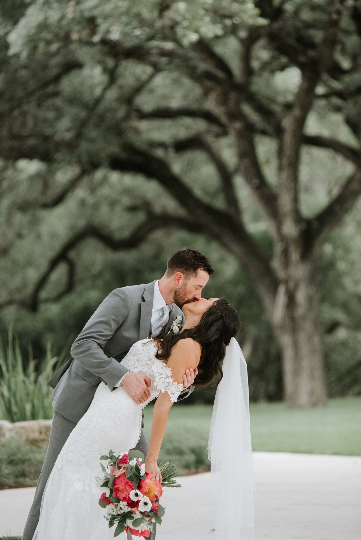 LA_Gruene_Chandlier_Wedding-607