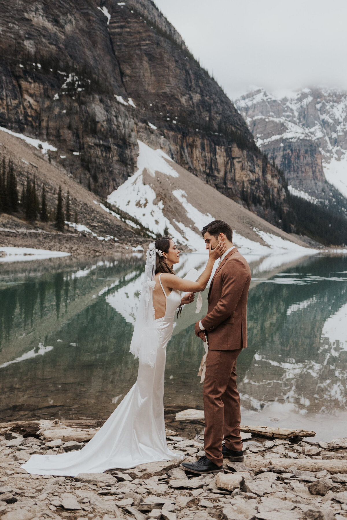 Photos by Canadian wedding and elopement photographer Sarah Rolles Photography