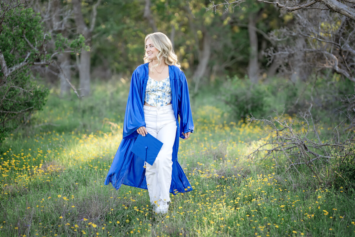 senior_girl_photography_in_field_07