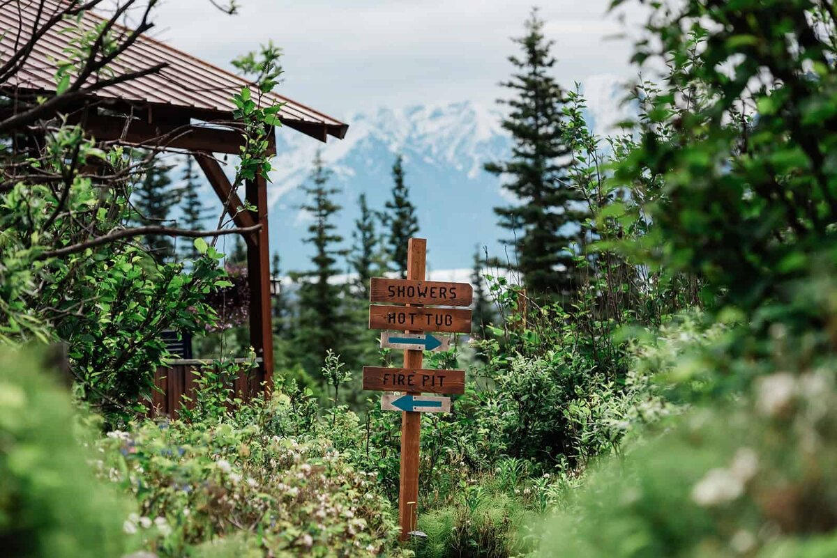 easy-to-reach-glacier-wedding-destinations-in-alaska-Soul-and-Sky-Weddings