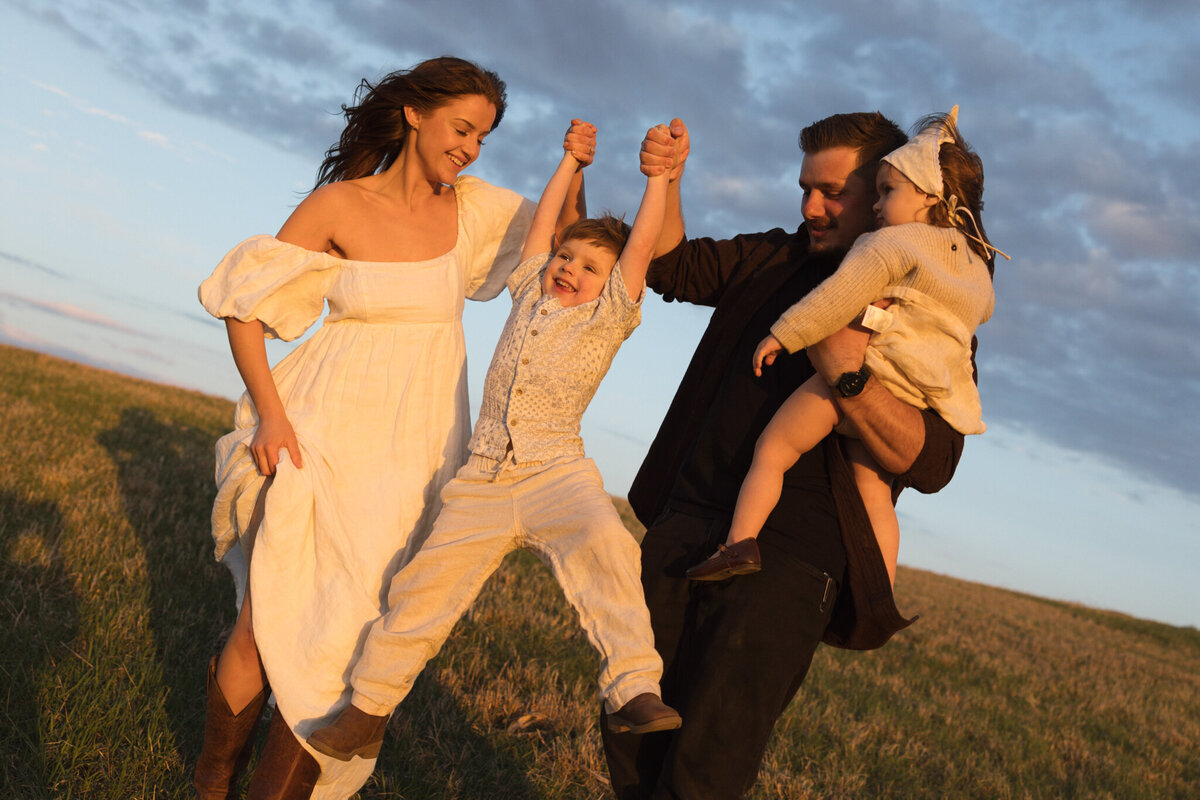 farm family photos, midwest family photographer, documentary photographer, sioux falls family photographer, rcc photography-08