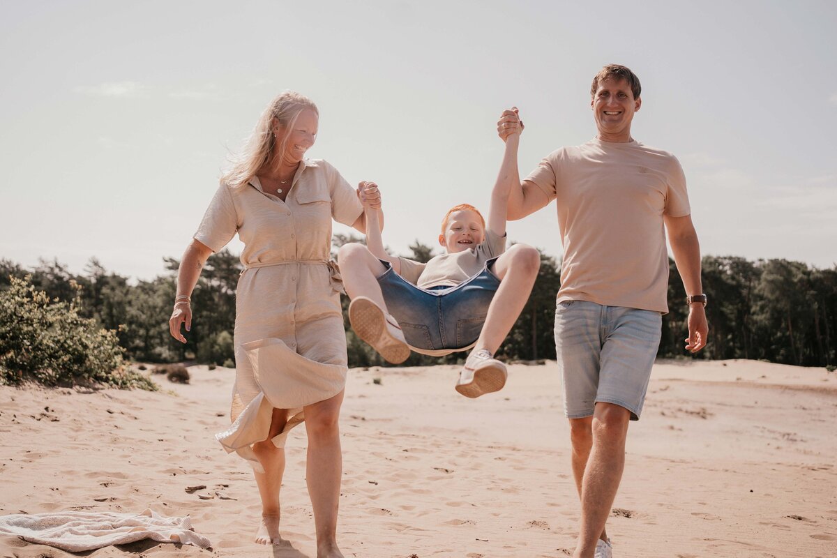 liefdevolle-gezinsfotografie-laren-duinen-leukfotografie (78 van 114)
