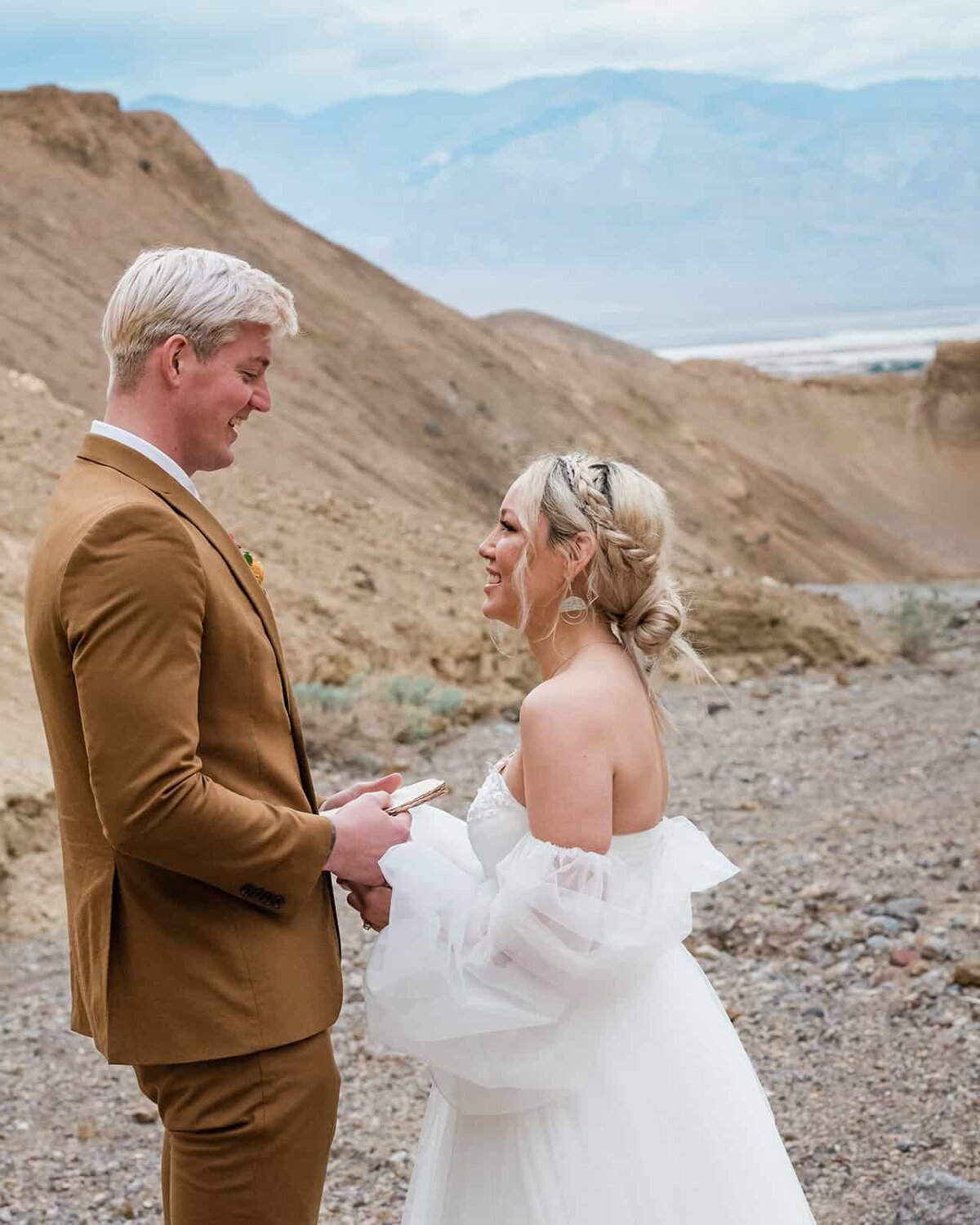 what-does-an-elopement-wedding-in-breakfast-canyon-in-death-valley-look-like-Soul-and-Sky-Weddings-1