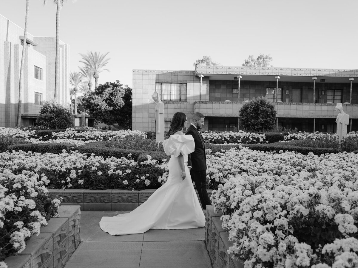 wedding-couple-walking-arizona-biltmore