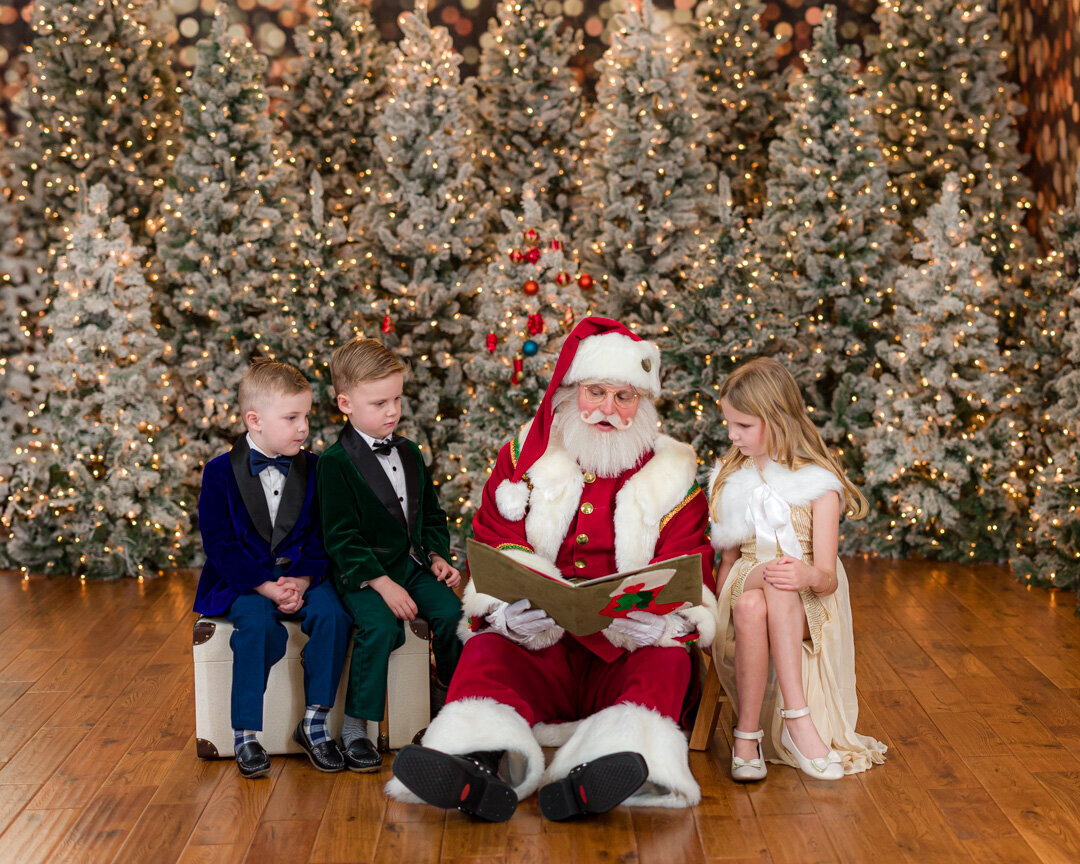 FoxBrazen_SantaExperience2024Morgan_0655SM