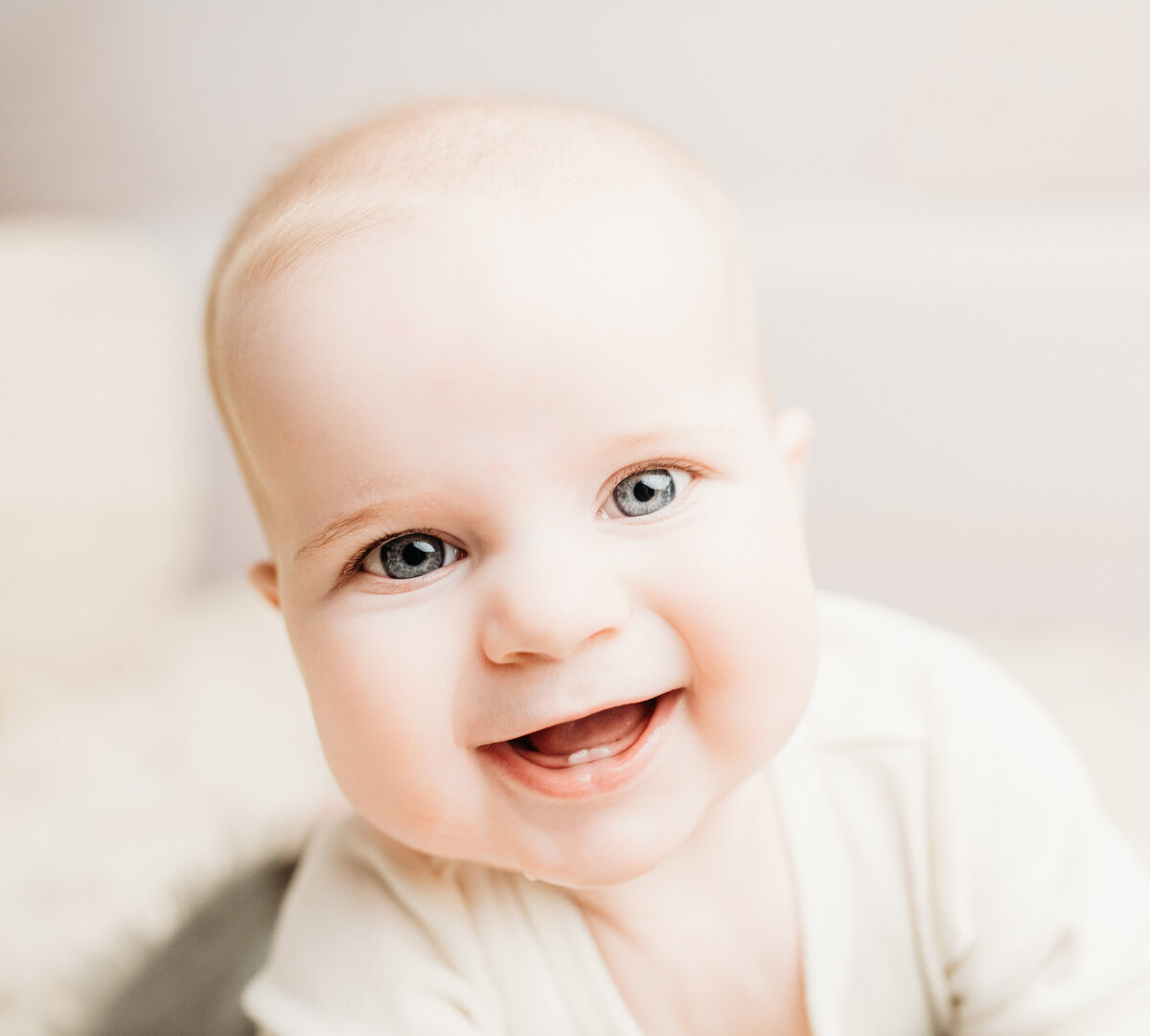 cheeky baby photography fremanlte in studio session baby smiling