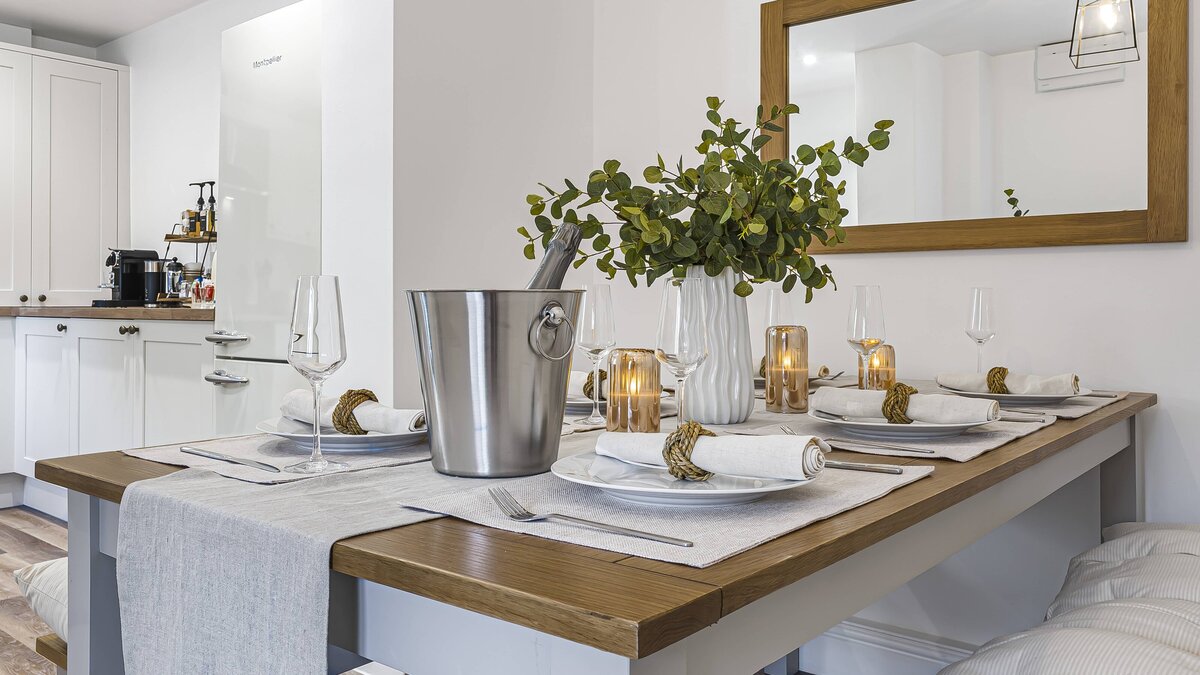 The Retreat: Luxury 2 Bedroom Cottage