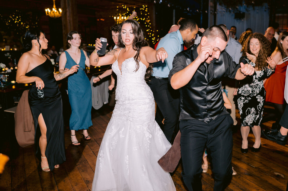 Tori-Mike-Wedding-Sneak-Peeks-113