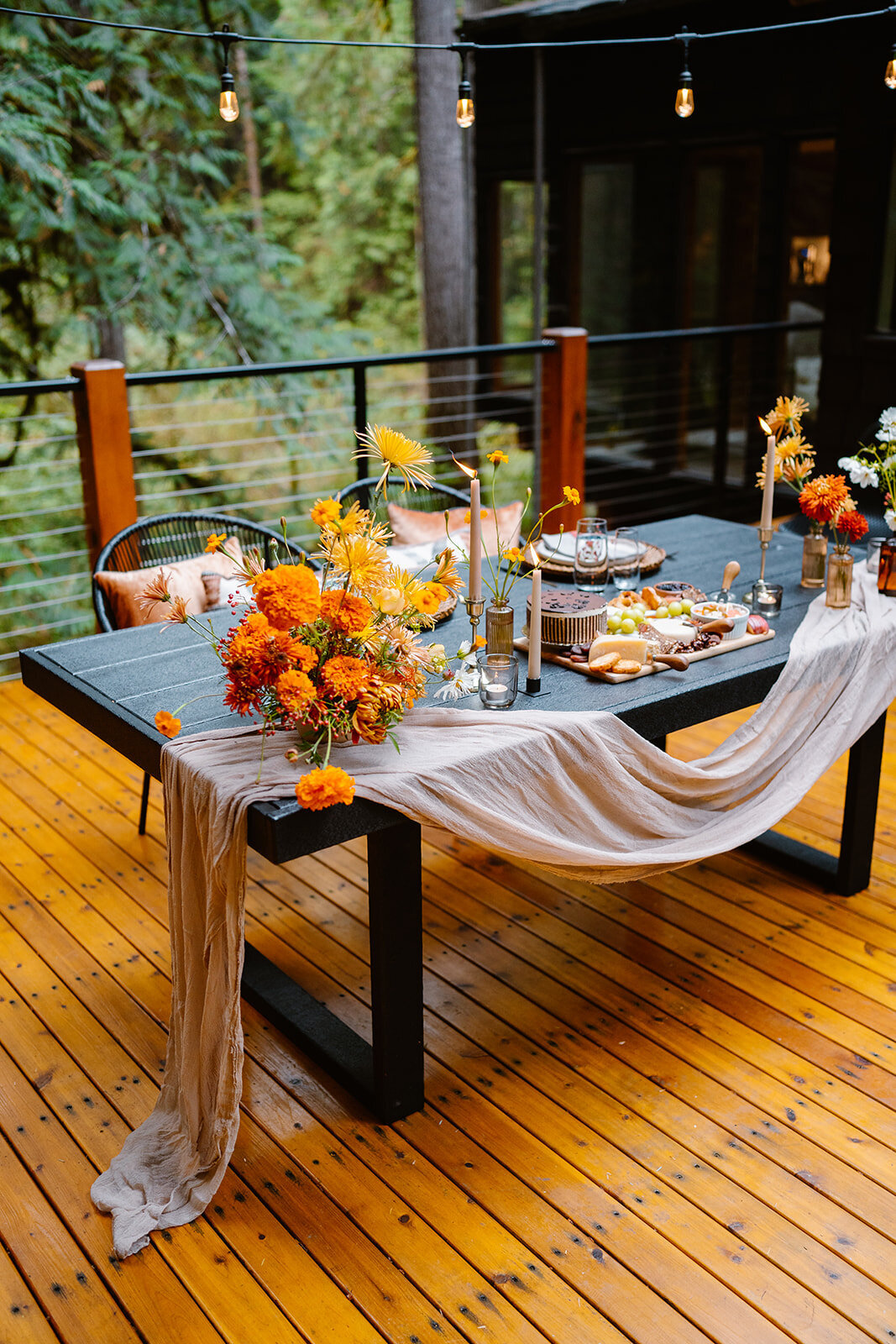 Black table with orange flowers set for an elopement picnic in the North Cascades!