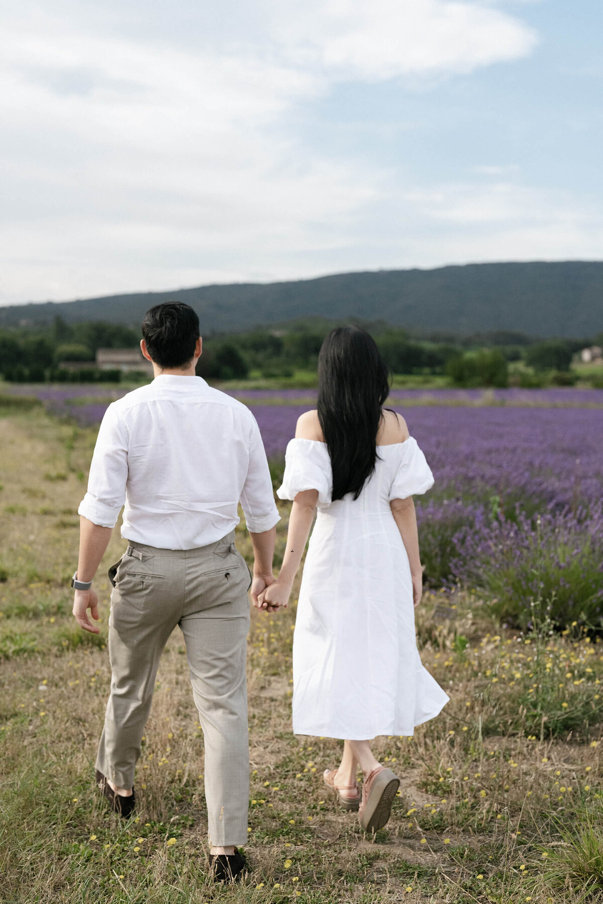 Lavender field engagement photo shoot in the Provence France