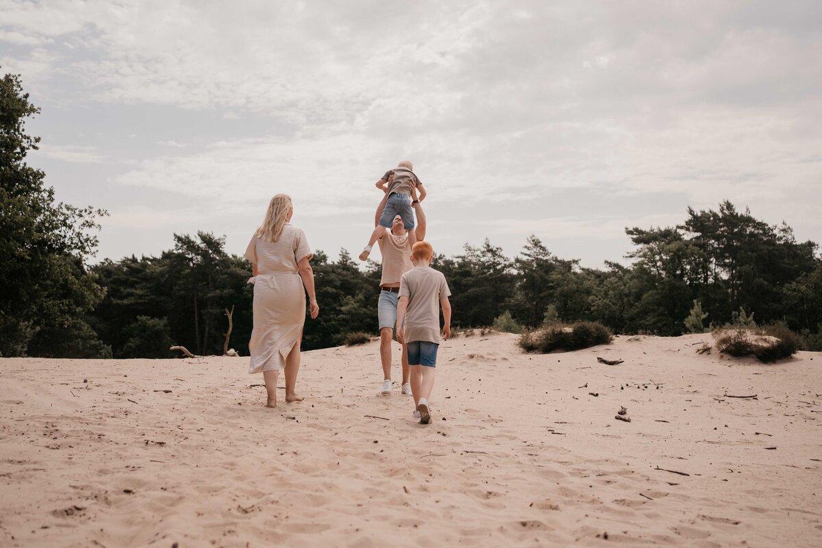 liefdevolle-gezinsfotografie-laren-duinen-leukfotografie (46 van 114)