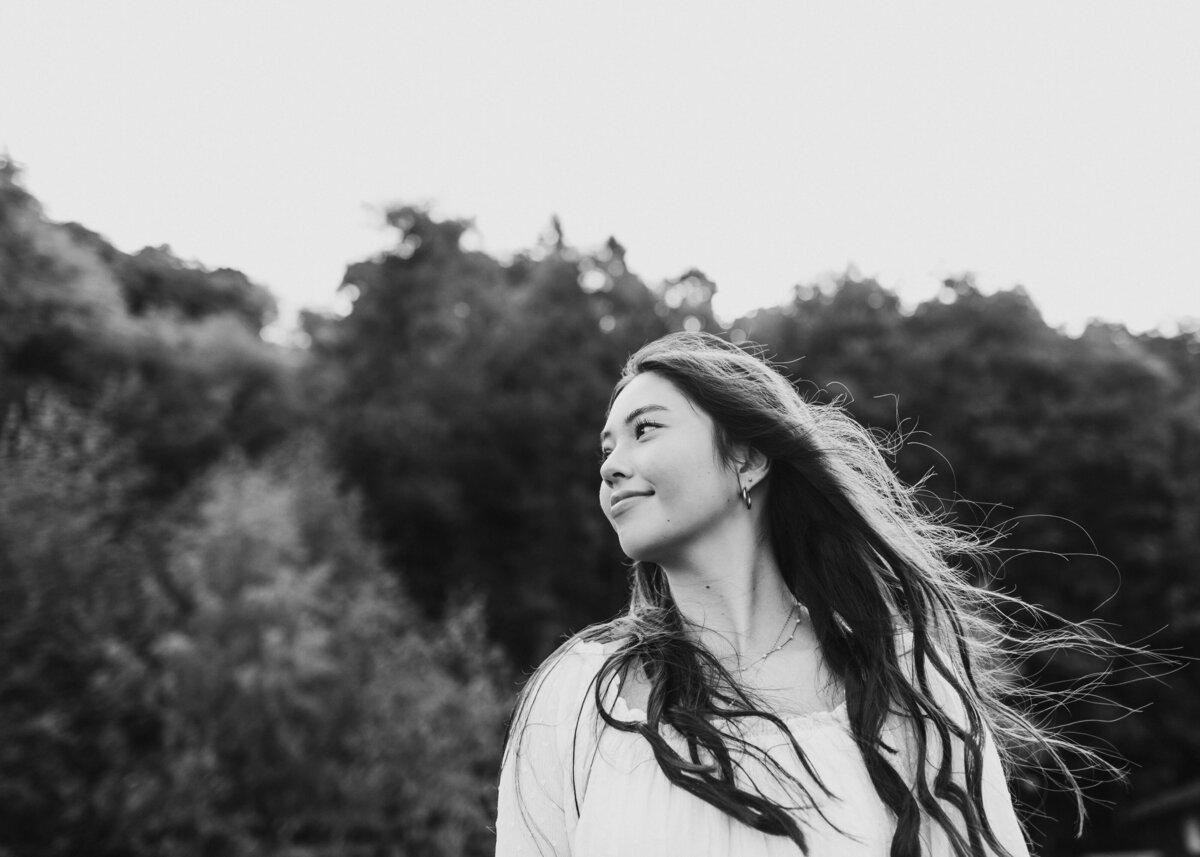 senior-portrait-girl-blackandwhite