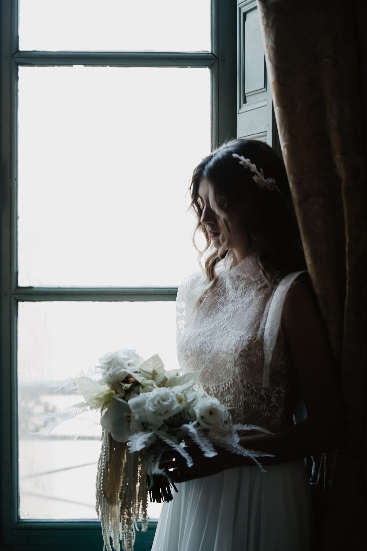Champagne wedding photographerRomantic winter wedding - elopement at Château de Mairy in France _Wedding Photography by SELENE ADORES-037_ROV3138