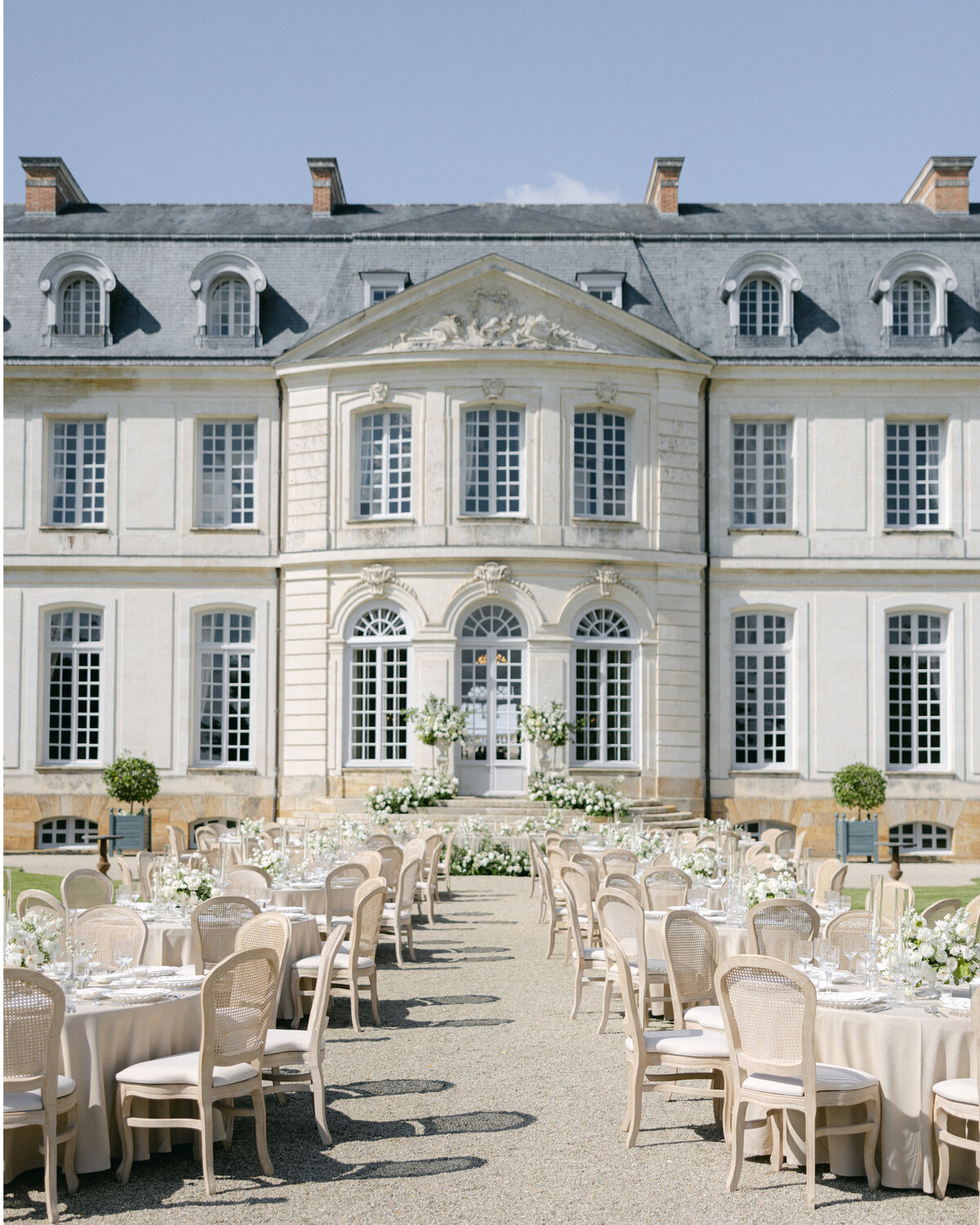 Chateau-de-Grand-Luce-wedding-florist-Floraison41