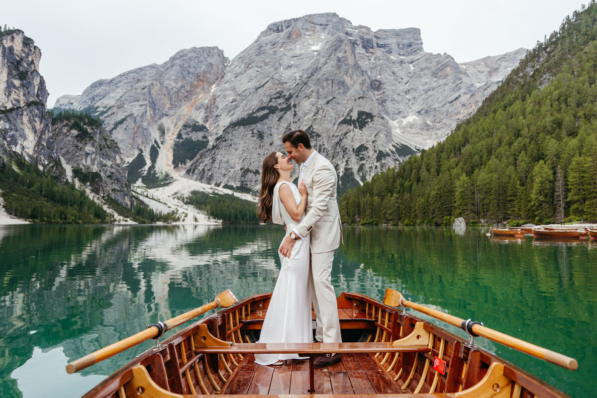 Bride and groom romantic rowboat Lago di Braies