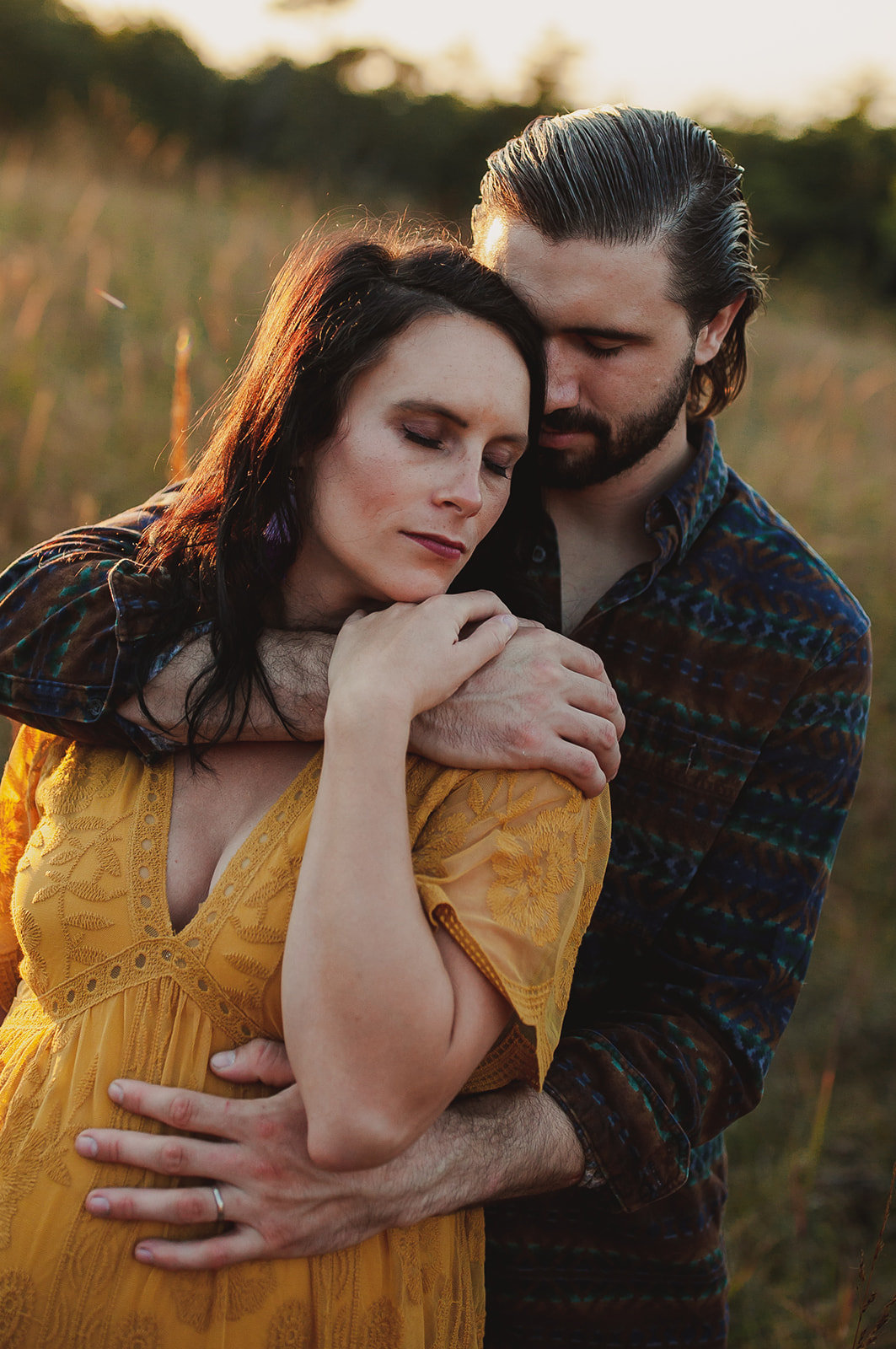 24_Outdoor-Maternity-Boho-Open-Field-Summer-Sunset_Couple