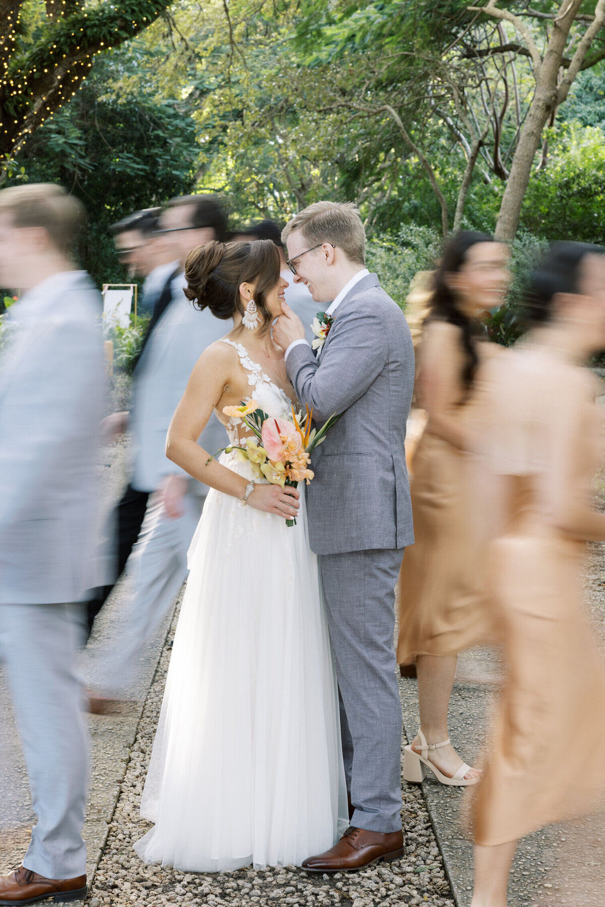 bride-groom-motion-1LD-W