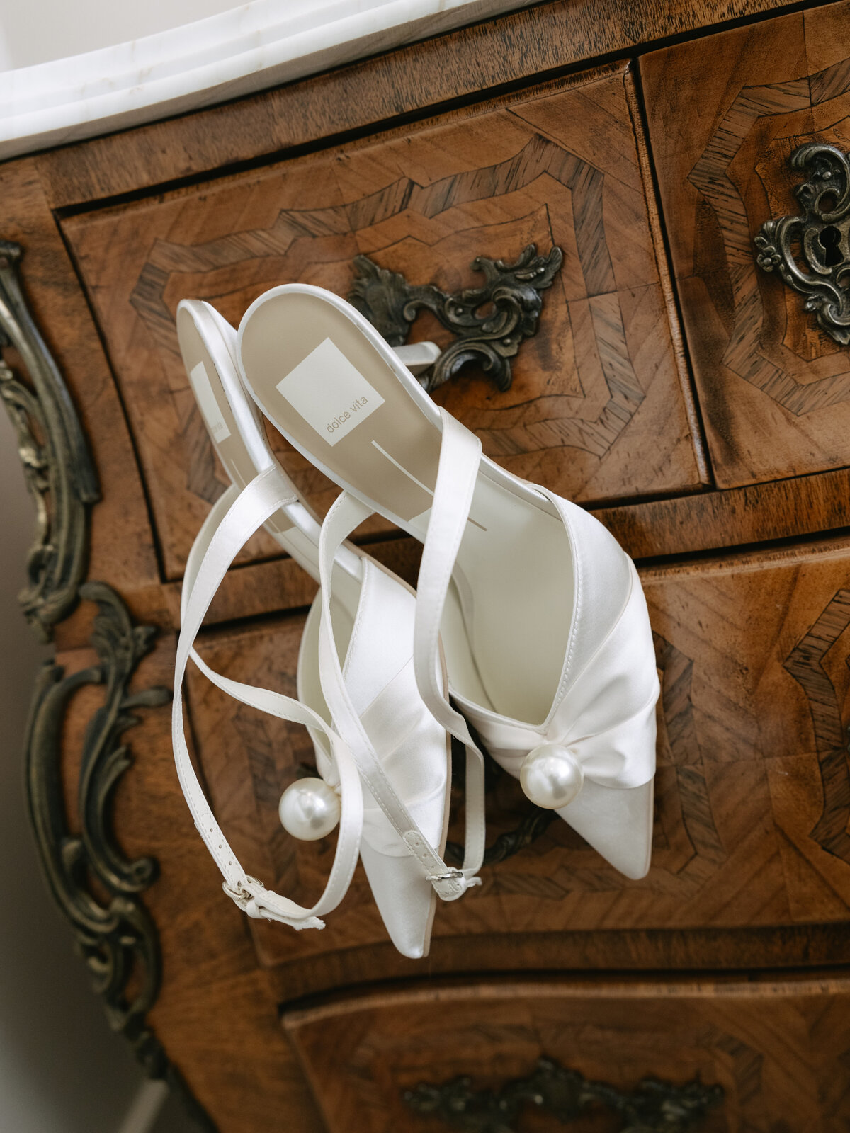 arkansas-museum-fine-arts-wedding-butler-details-5