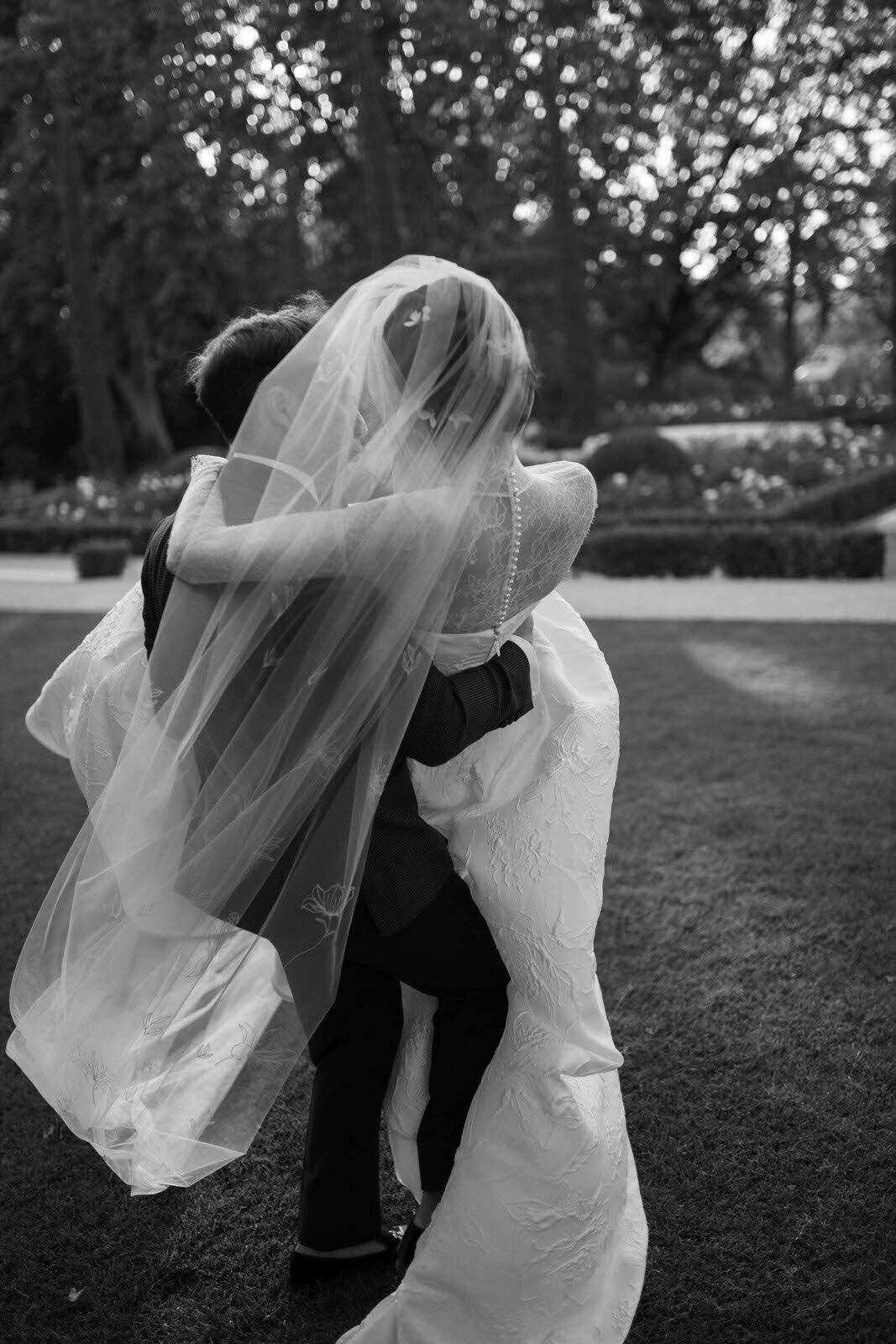 Flora_And_Grace_Editorial_France_Analog_Editorial_Wedding_Photographer (1 von 1)-10