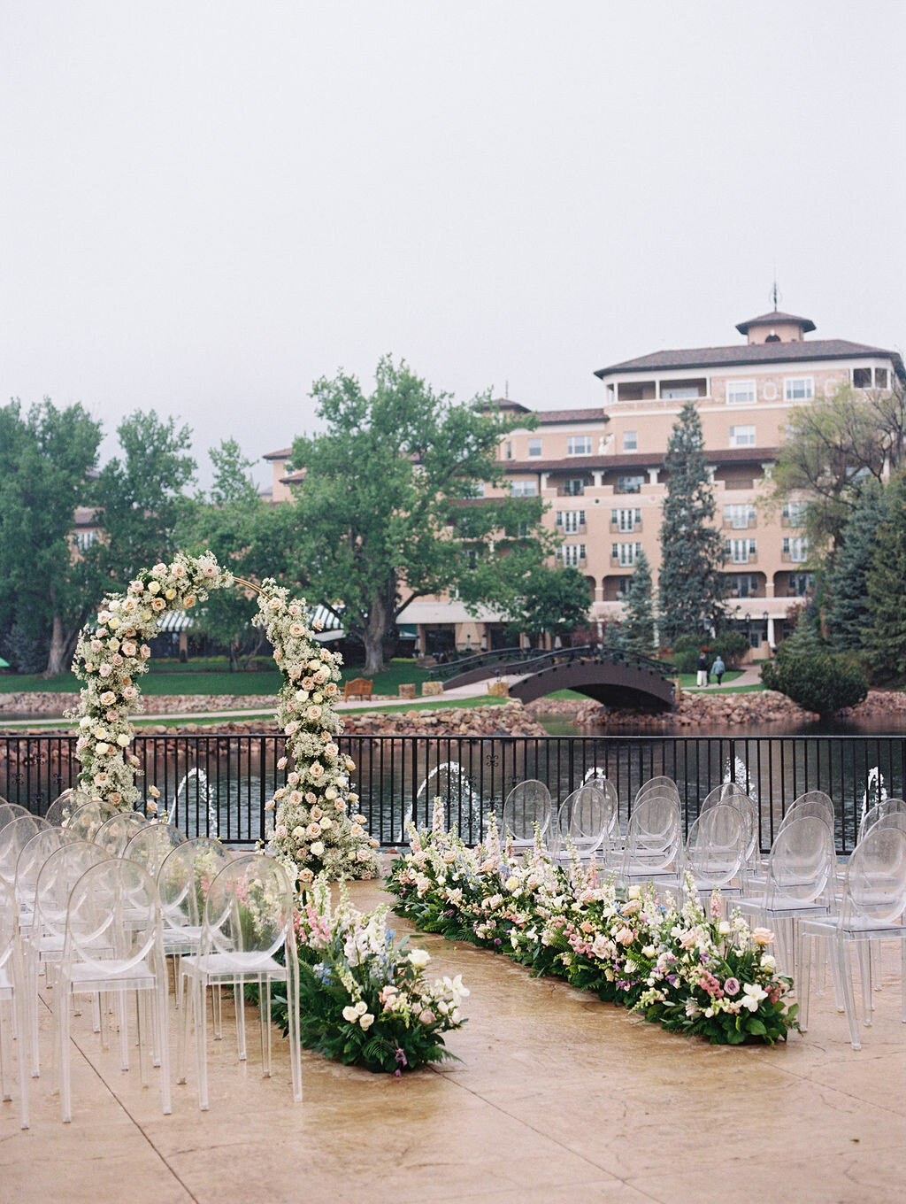 Colorado-mountain-wedding-broadmoor9-R1-E007