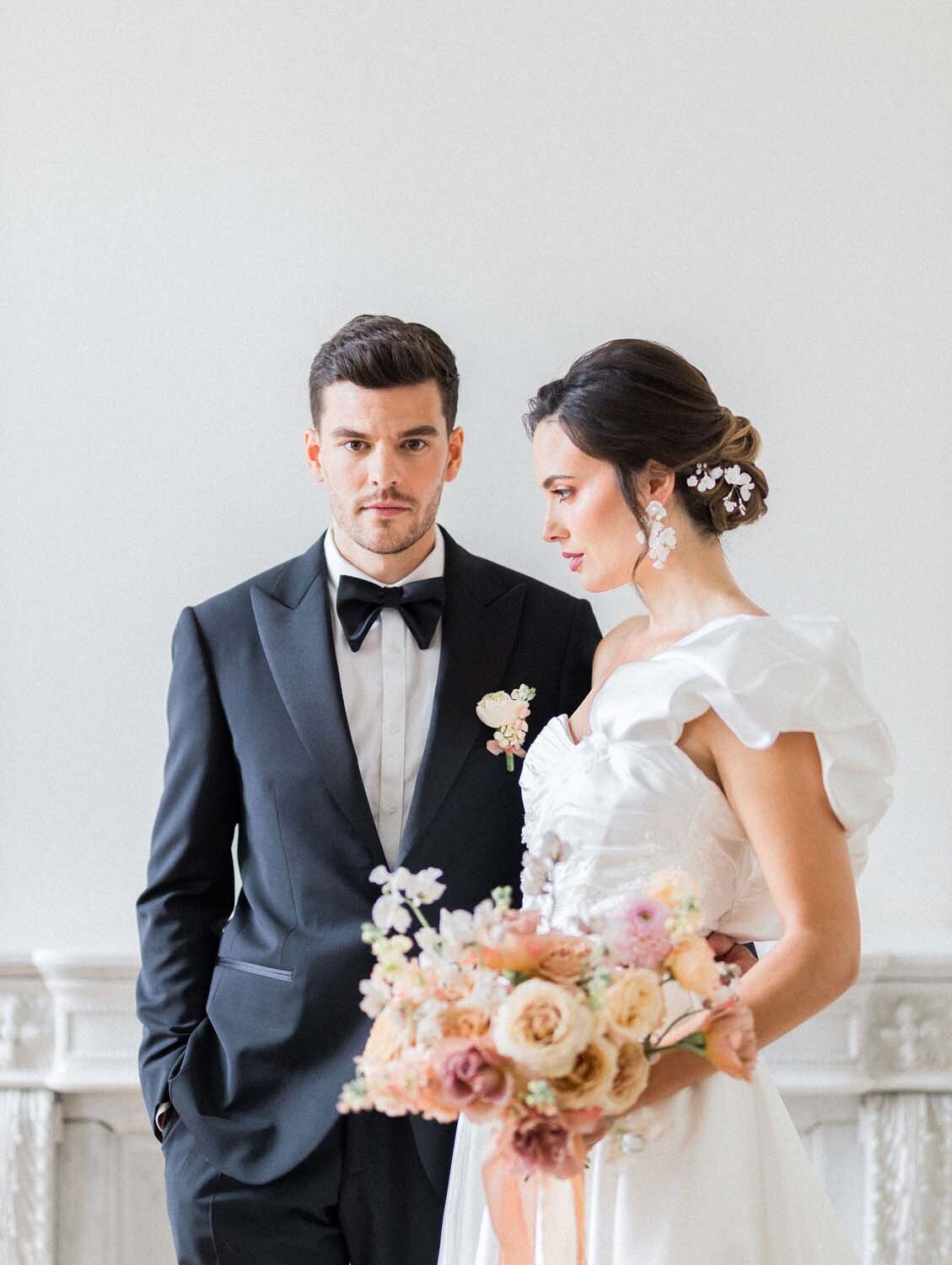 Colorful couture wedding at luxury hotel chais Monnet in Cognac - Veronique Lorre artistic direction floral designer24