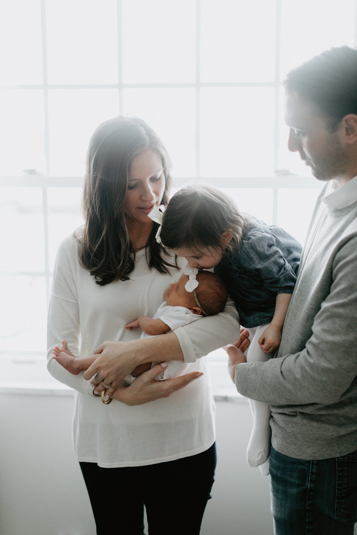 ariel kuhn photography columbus photographer lifestyle newborn in home family18