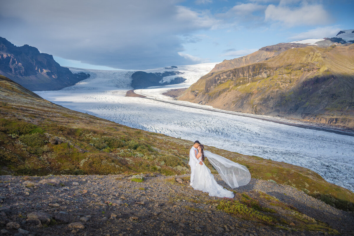 Southeast-Iceland-glacier-viewpoint-elopement-wedding