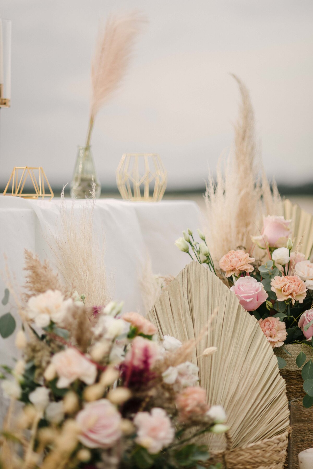 wedding destination italy  marocco spain desert bride glamour stylish florist stylish session photographer film analog wedding video cinematography bride make up  (44)
