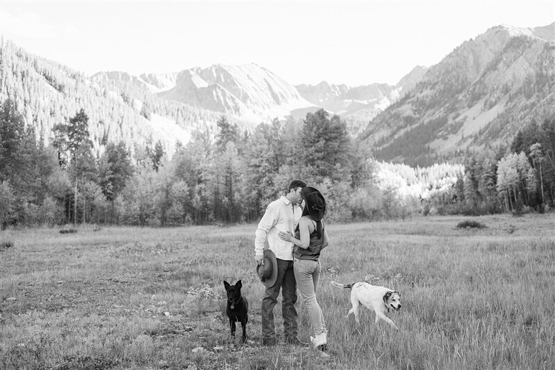 Erin-Ed-Fall-Aspen-Engagement-photography-by-jacie-marguerite-48